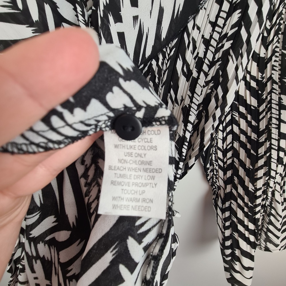 Sunny‎ Taylor Women's Black White 3/4 Sleeve Ruffle Swimsuit Cover 1X Blouse Top - Picture 3 of 8